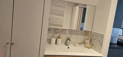 a white sink in a kitchen with a window at Il Mulino House A in Lisse