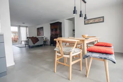 a kitchen and dining room with a table and chairs at Bungalow 68 op Recreatiepark De Wielen in Sint Maarten