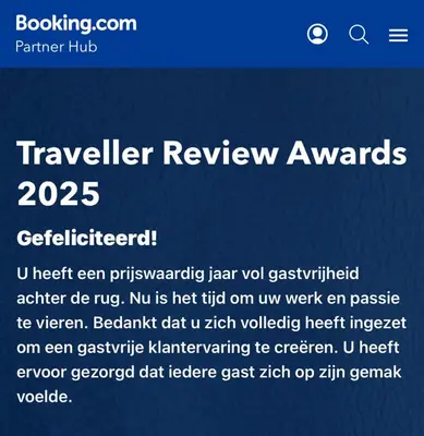 a screenshot of a website with a review review award at Appartement Twins in Wijk aan Zee