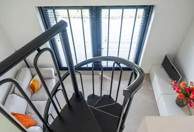 a treadmill in a room with a window at Veldt's huisje in Limmen