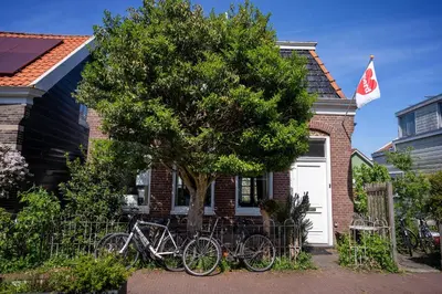 a group of bikes parked in front of a house at Your own floor in authentic picturesque dikehouse - dijkhuis181 in Amsterdam