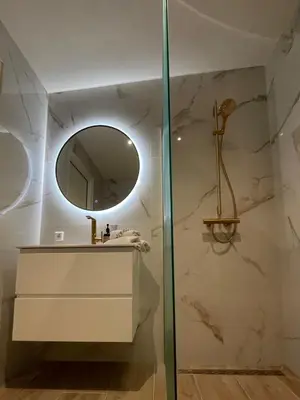 a bathroom with a sink and a mirror at Villa de Duinfazant in Bergen aan Zee