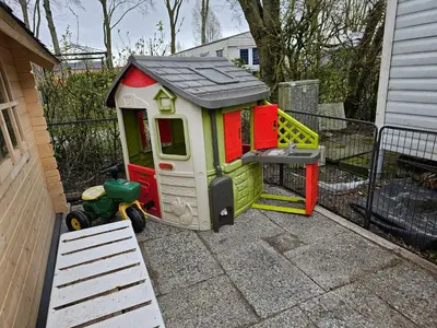 a small childs play house with a slide at Slapen in Tuitje in Tuitjenhorn