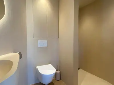 a small bathroom with a toilet and a sink at Ons Huisje Achter - De Hooischuur in Noordwijkerhout