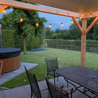 Villa Riverside met hottub