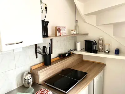 a kitchen with a counter with a sink in it at Beach house met parkeerplaats in het centrum in Egmond aan Zee