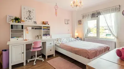 a small bedroom with a desk and a bed at Casa Mimi in Bergen