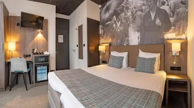 a hotel room with a large bed and a kitchen at Hotel Cornelisz in Amsterdam