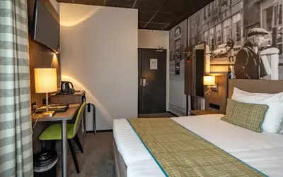 a hotel room with a bed and a desk at Hotel Cornelisz in Amsterdam