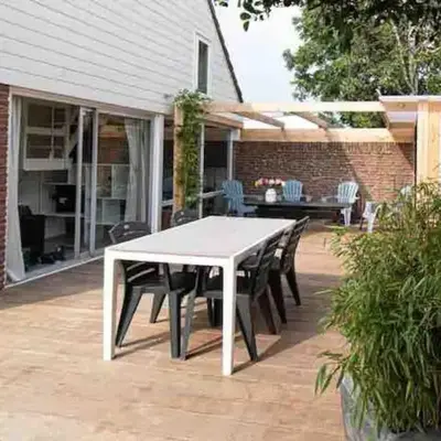 Cosy bungalow with private garden