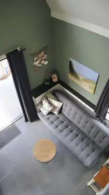 an overhead view of a room with a couch at Have a nice stay! - Trendy Vakantiehuis Carpe Diem met eigen tuin in Noordwijk