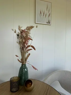 a vase with flowers in it sitting on a table at TinyHouse Ochtendgloren in Haastrecht