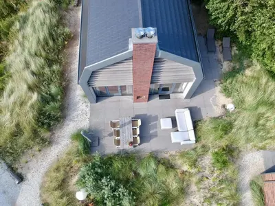 an overhead view of a house with a roof at Villa Zon & Duin in Egmond aan den Hoef