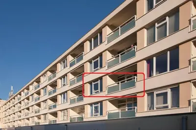 a red line on the side of a building at Sea la Vie in Egmond aan Zee