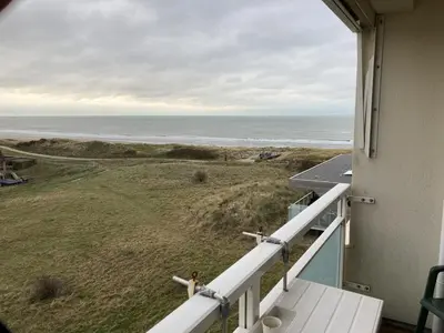 a balcony with a view of the ocean at het Zeehuisje in Egmond aan Zee