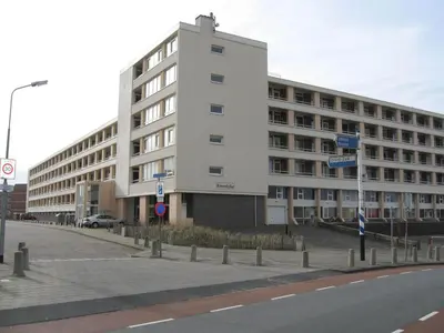 a large white building on the side of a street at het Zeehuisje in Egmond aan Zee