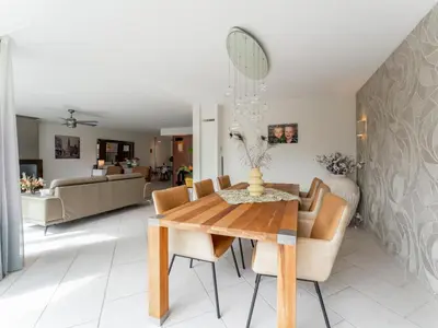 a dining room with a table and chairs at Alkmaar aan het Water in Alkmaar