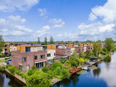 a row of buildings next to a river at Alkmaar aan het Water in Alkmaar
