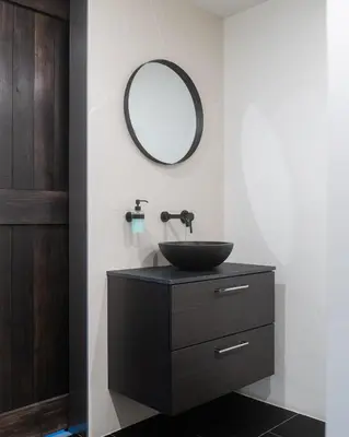 a bathroom with a sink and a mirror at B&B Hartenlust kamer de Hooizolder in Bodegraven