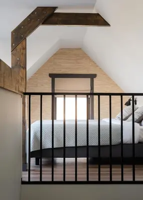 a bedroom with a bed in a loft at B&B Hartenlust kamer de Hooizolder in Bodegraven