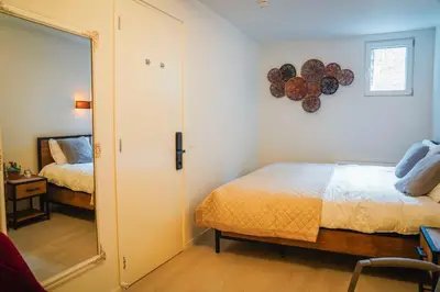 a bedroom with a bed and a mirror and a bed at Hotel Koemarkt in Purmerend