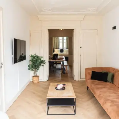 Historic Canal House Apartment