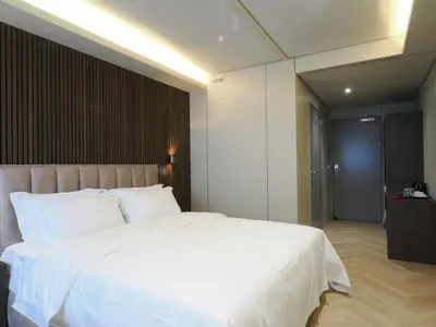 a bedroom with a large white bed in a room at Tung Hotel in Zeewolde