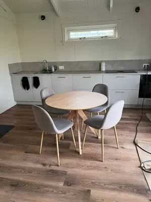 a kitchen with a table and chairs in a room at Huisje Aangenaam in Dirkshorn
