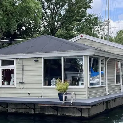 Bed and breakfast private accommodation at Amsterdam Houseboat