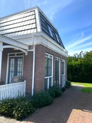 a brick house with a lot of windows at Tulp en Zee in Noordwijk