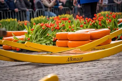 a row of hot dogs in a paddle boat on a table at Slaaphuys Bed & Sauna in Alkmaar