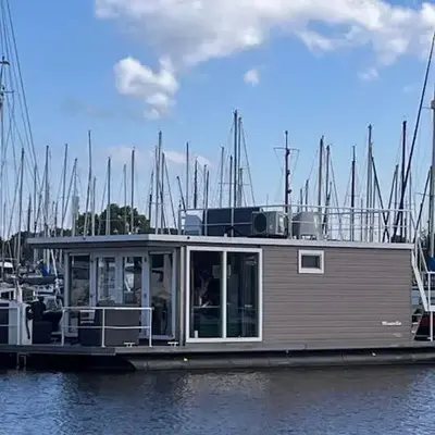 Comfi Houseboat Maatrollie in Monnickendam close to Amsterdam