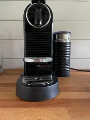 a black blender sitting on top of a wooden table at Casa Zandvoort in Bentveld