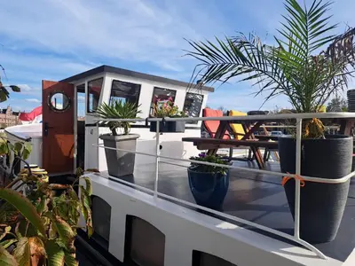 a balcony with potted plants on a boat at B&B Teddy 