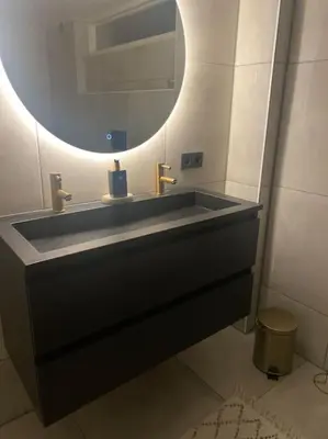 a bathroom with a sink and a mirror at Souterrain Sandy Sous in Noordwijk