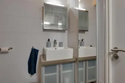 a bathroom with two sinks and a mirror at 't Hutje centrum Uitgeest in Uitgeest