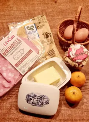 a table with a tray of butter and other foods at De Gouwe Hooiberg in Hoogwoud