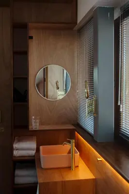 a bathroom with a sink and a mirror at SWEETS - Oosterdoksdraaibrug in Amsterdam