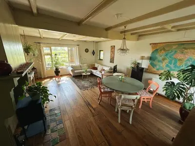 a living room with a table and chairs at Onder de Kastanje! in Koedijk