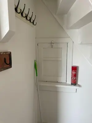 a room with a white cabinet and a broom at Wijk aan Zee de Wilde Roos in Wijk aan Zee