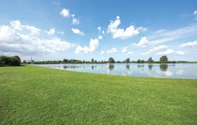 a large body of water with a grassy field at Kraaijennest in Uitgeest