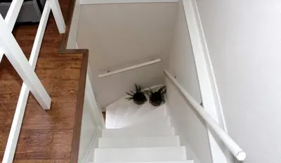 a room with a staircase with a houseplant on it at Vakantiewoning Zon, Zee & Duin - Egmond aan Zee in Egmond aan Zee