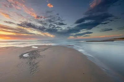 a view of the beach at sunset at DUINUNDER In de duinen, loopafstand naar 't strand in Noordwijk aan Zee