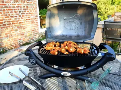 a grill with food cooking on top of a table at Luxe vrijstaand gastenverblijf - landelijk gelegen in IJsselstein