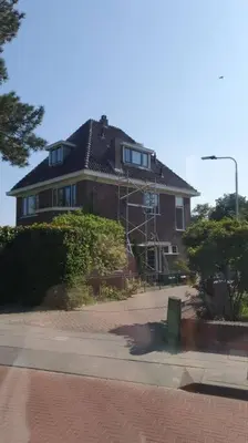 a house sitting on the side of a street at Villa Bollenstreek in Hillegom