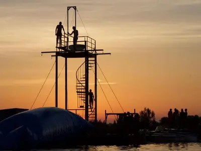 a group of people on a scaffolding in the water at De Kaag Watersport Groepsaccommodatie - 80 pers in Kaag