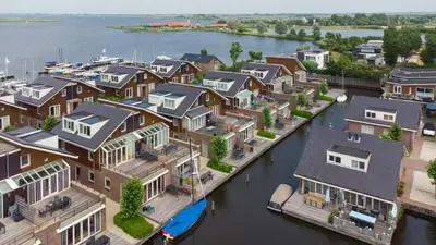 an aerial view of houses on the water at Schelpzicht by Droomvilla in Uitgeest