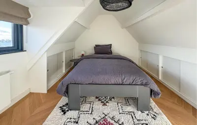 a bedroom with a bed and a rug at Beautiful Home In Loosdrecht With Wifi in Loosdrecht
