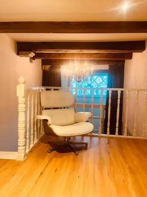 a salon with a chair in a room at Historisch grachtenpand in centrum Gouda in Gouda