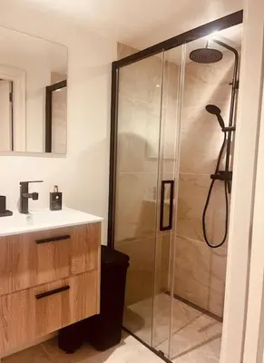a bathroom with a shower and a sink at Historisch grachtenpand in centrum Gouda in Gouda